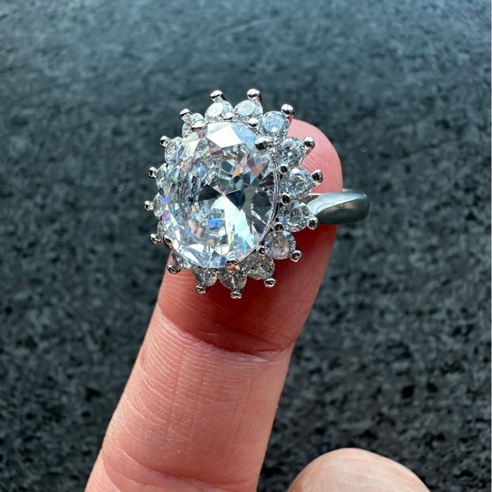 NWB Adjustable White Gold Plated CZ Halo Ring - Elegant Statement Piece - Picture 4 of 14